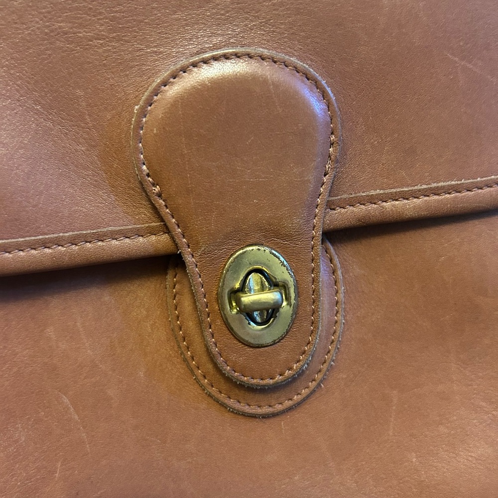 SOLD! ๐ค Vintage Coach Leather Crossbody Bag with Turn Lock - Picture 6 of 11